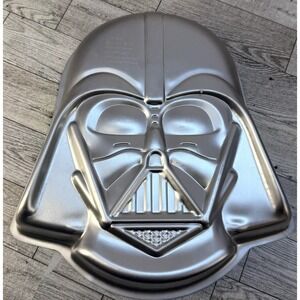 Wilton 2012 Darth Vader Star Wars Aluminum Party Cake Pan Baking Mold 2105-3035